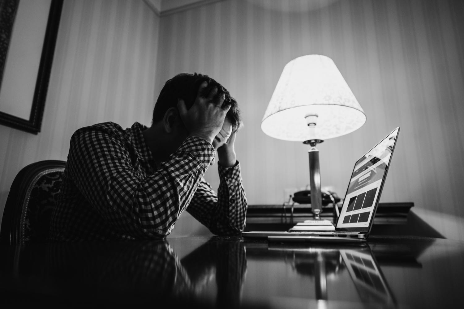 Slik får du fargene tilbake hvis Windows plutselig bare viser svart-hvitt